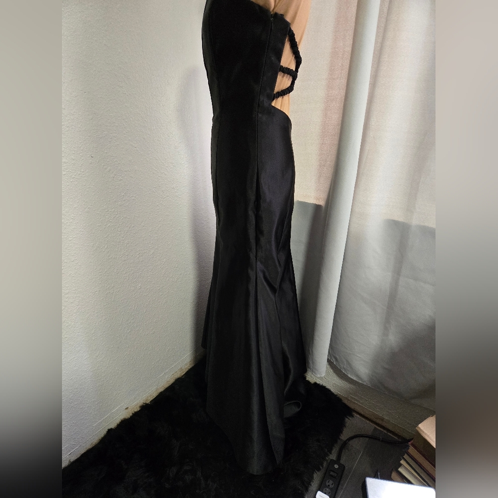 Jessica McClintock Elegant Black Strapless Gown - Picture 3 of 6